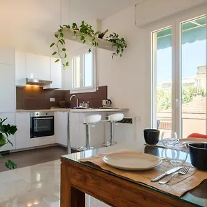 https://fabula-rooms-3-suites-with-private-bathroom.emilia-romagnahotels.net