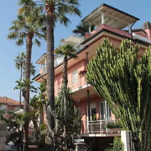 https://villa-mirella.hotelitalianriviera.com